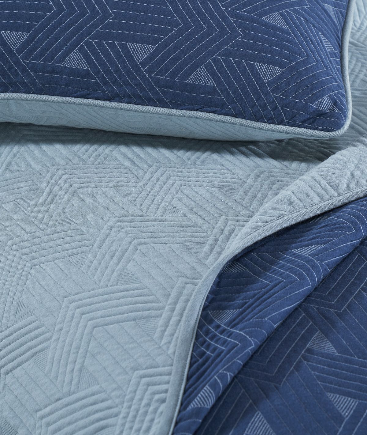 Parquet Blue Grey & Navy 100% Cotton Knitted With Polyester Filled King Size Bed Cover With 2 Pillow Covers (Set of 3 Pcs)