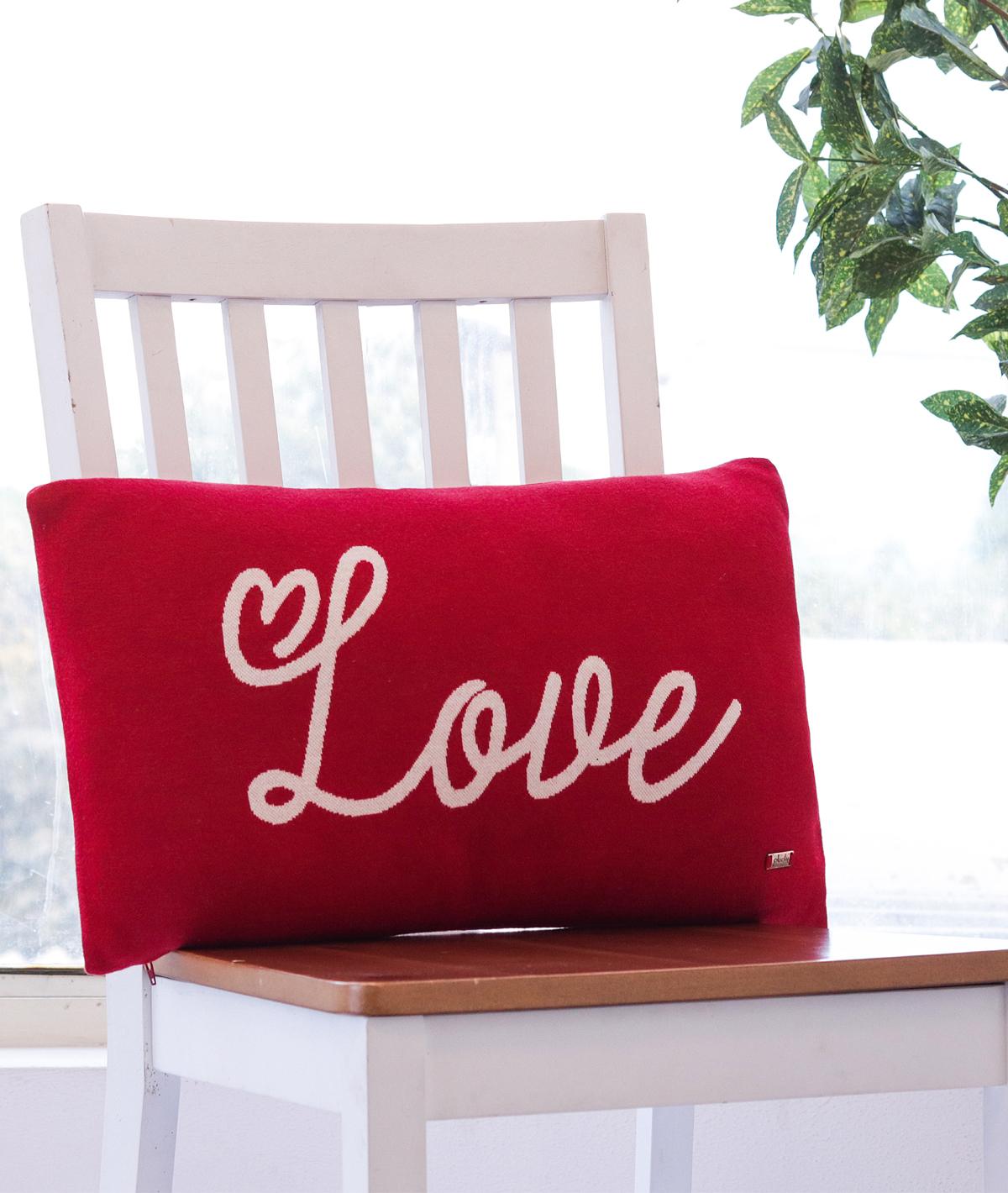 red cushion covers