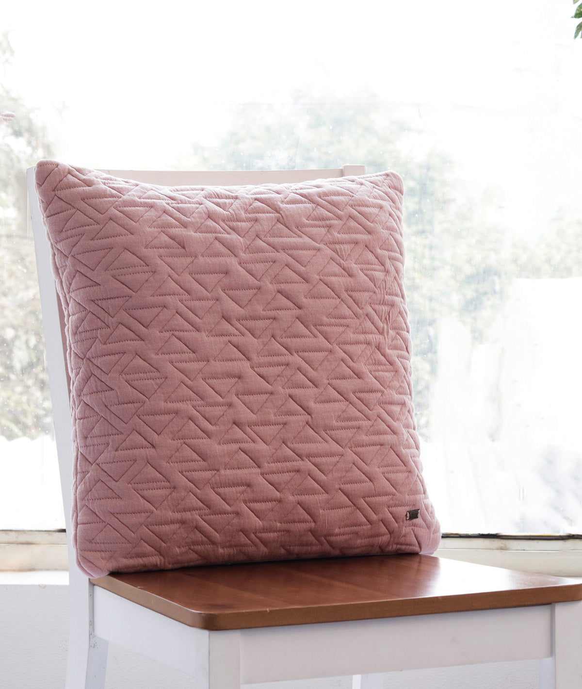 Totit Cotton Knitted Decorative Cameo Pink Color 18 x 18 Inches Cushion Cover