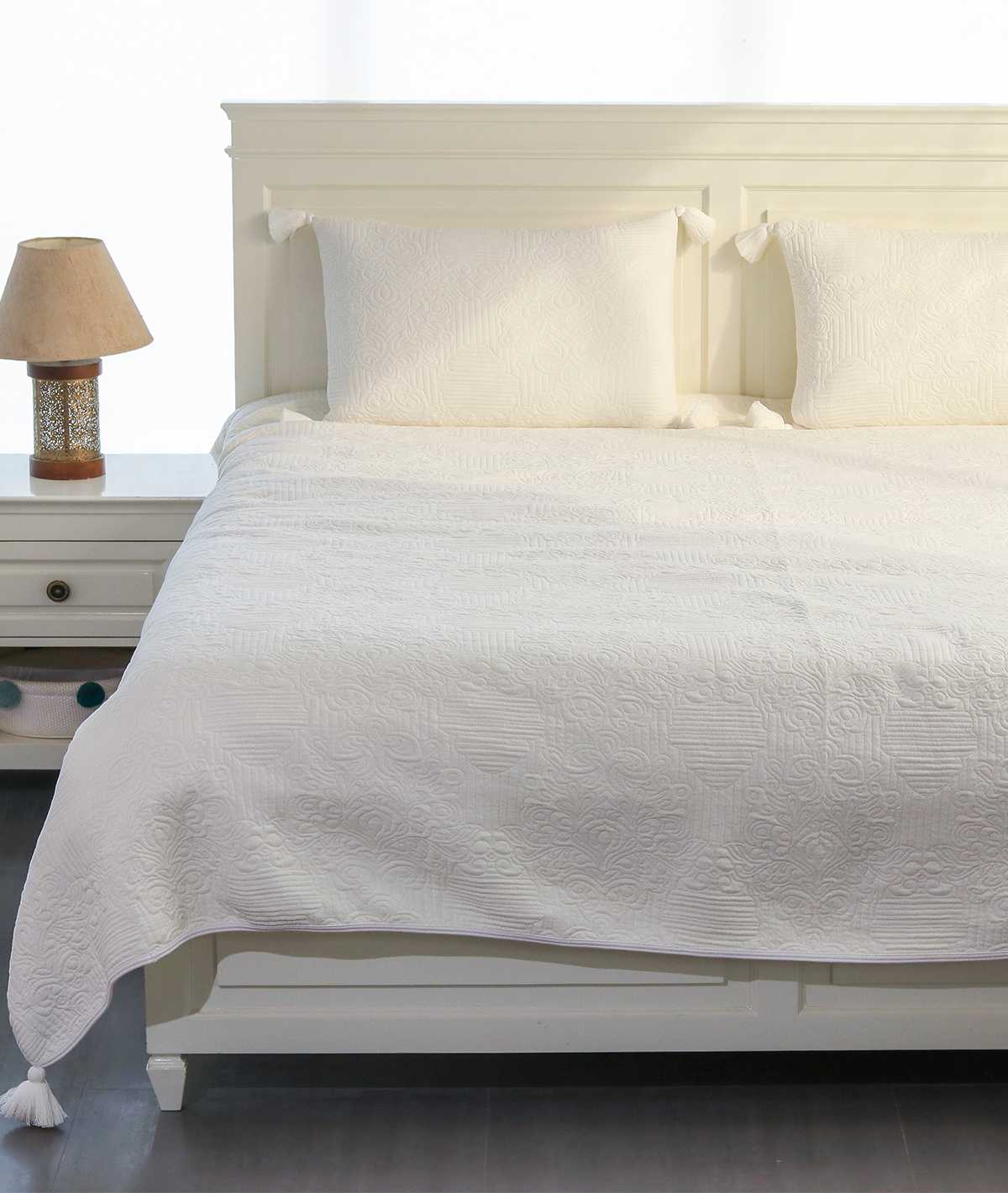 Bed Cover With Pillow Covers