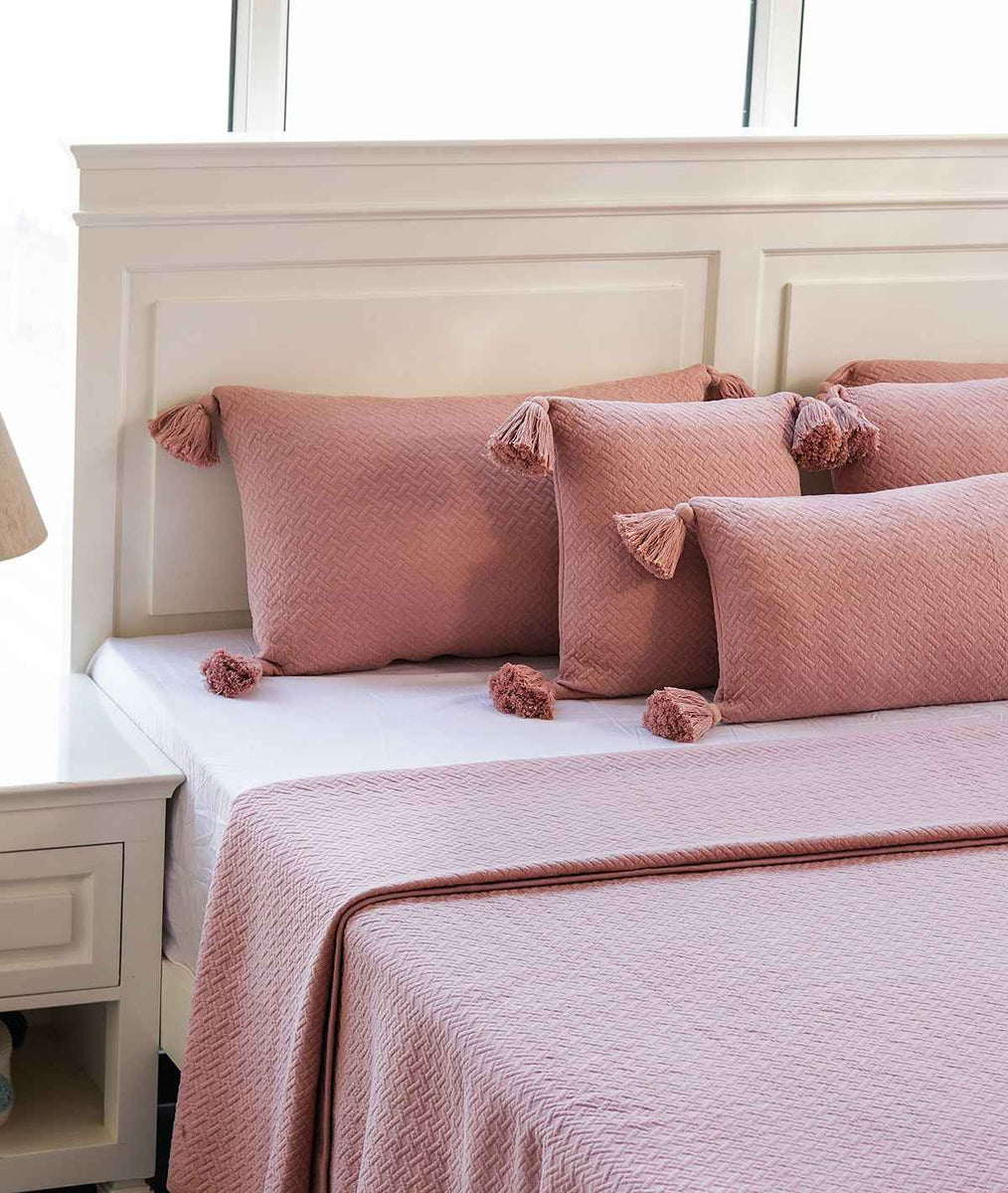 100 Cotton Knitted King Size Bed Cover with 2 Pillow Cover & 3 Cushion