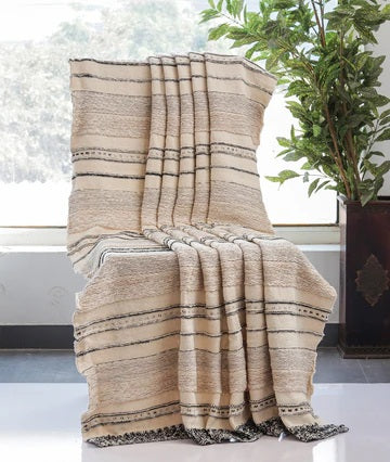 10 WAYS TO USE THROW BLANKETS – Pluchi Online