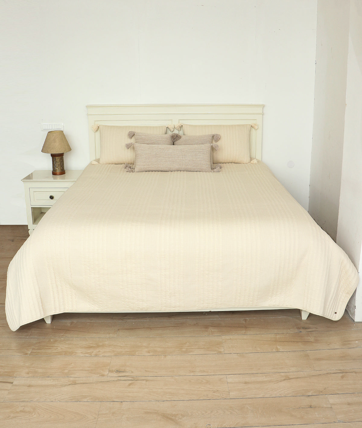 Bella Natural Dyed & Pale Whisper 100% Cotton Knitted With Polyester Filled King Size Bed Cover With 2 Pillow Covers And 3 Cushion Covers (Set Of 6 Pcs)