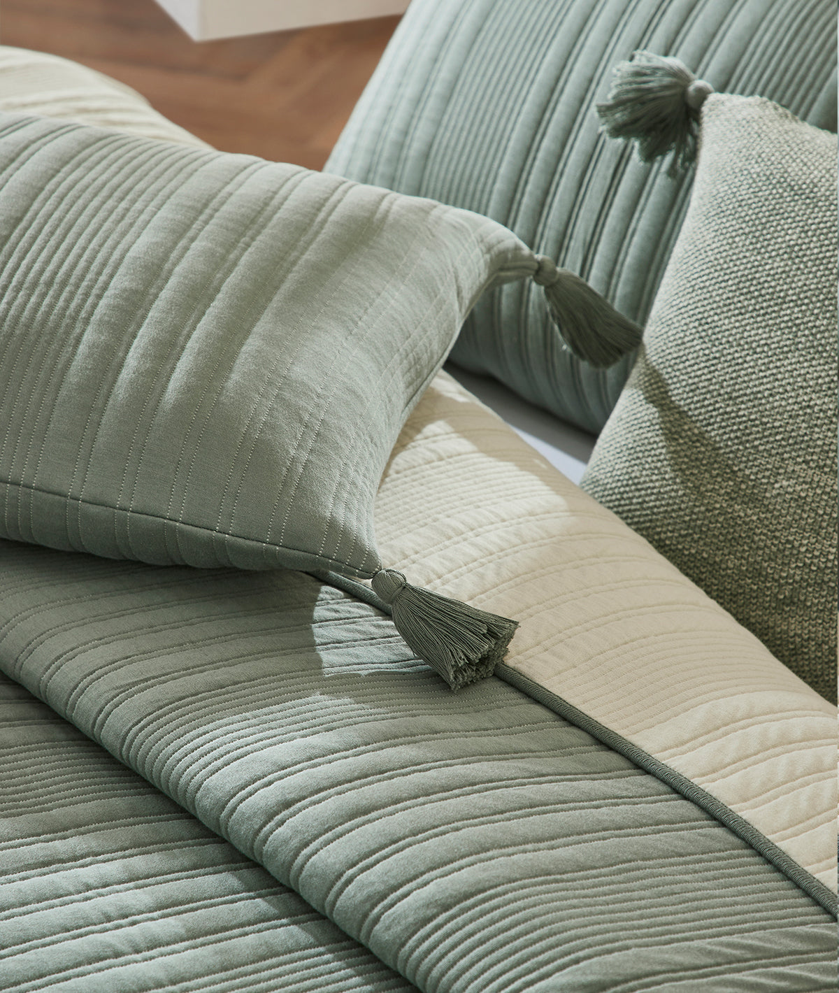Bella Ryegrass & Silver Green 100% Cotton Knitted With Polyester Filled King Size Bed Cover With 2 Pillow Covers and 3 Cushion Covers (Set Of 6)