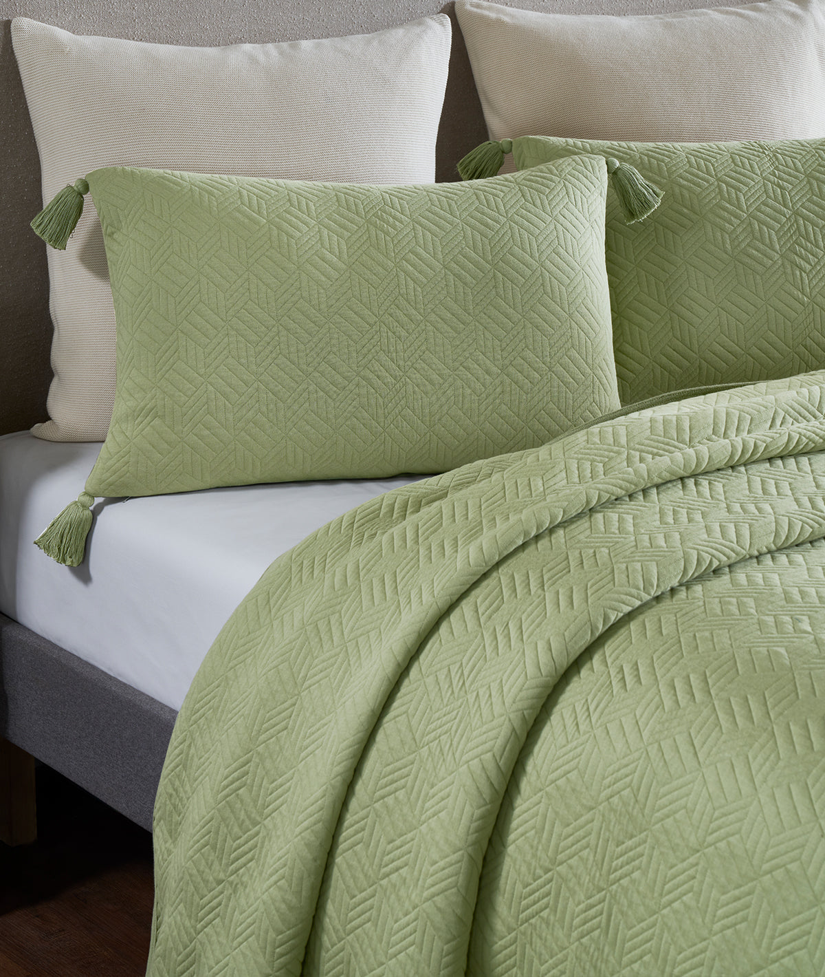 3D Cubic Scenic Green 100% Cotton Knitted With Polyester Filled King Size Bed Cover With 2 Pillow Covers(Set of 3 Pcs)