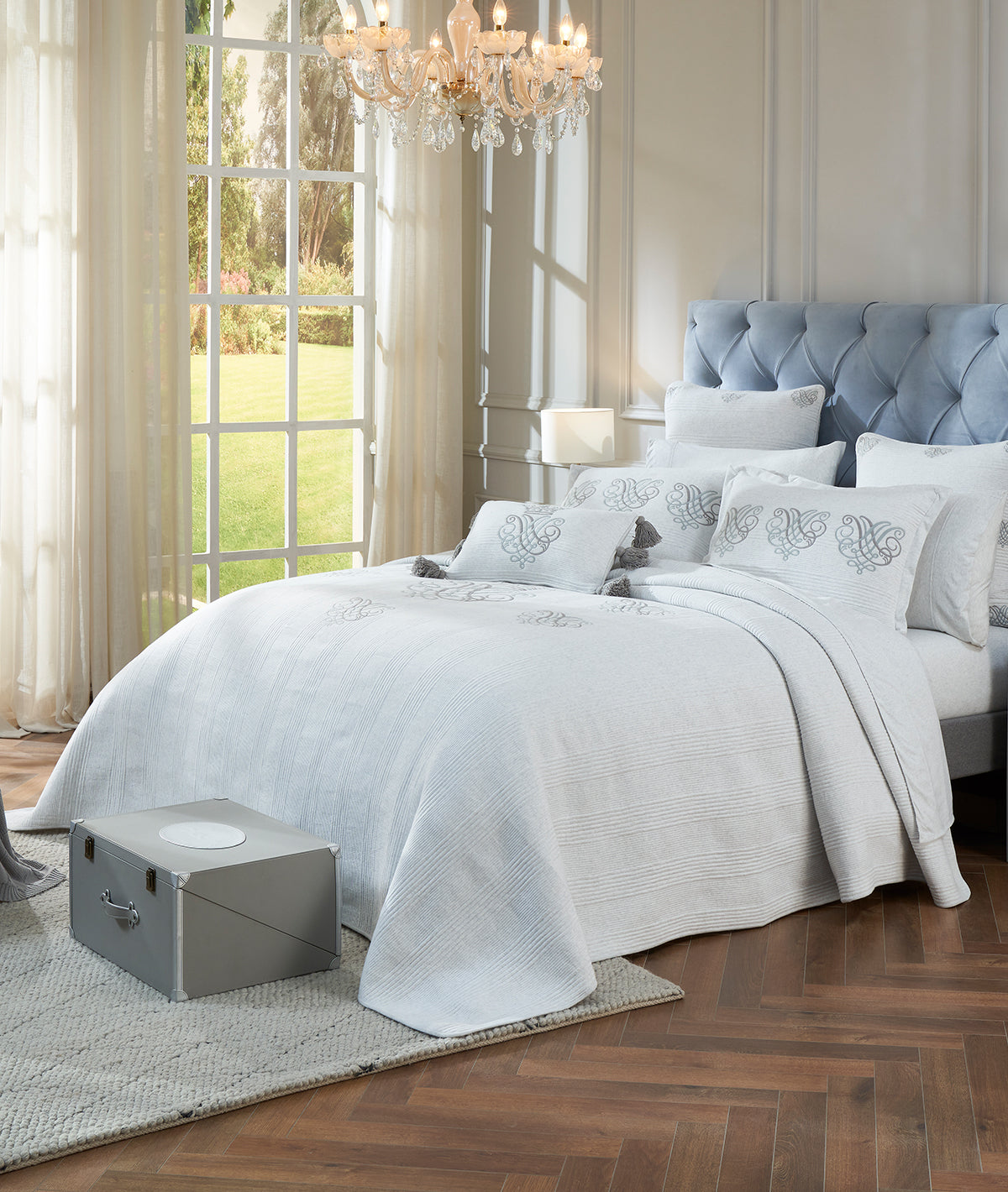 Lydia White Melange 100% Cotton Knitted With Polyester Filled King Size Bed Cover With 2 Pillow Covers, 2 Euro Sham 1 Rectanguler cushion Cover & 1 Flat sheet with 2 Pillow covers Packed in a Trunk Box  (Set of 9 Pcs)