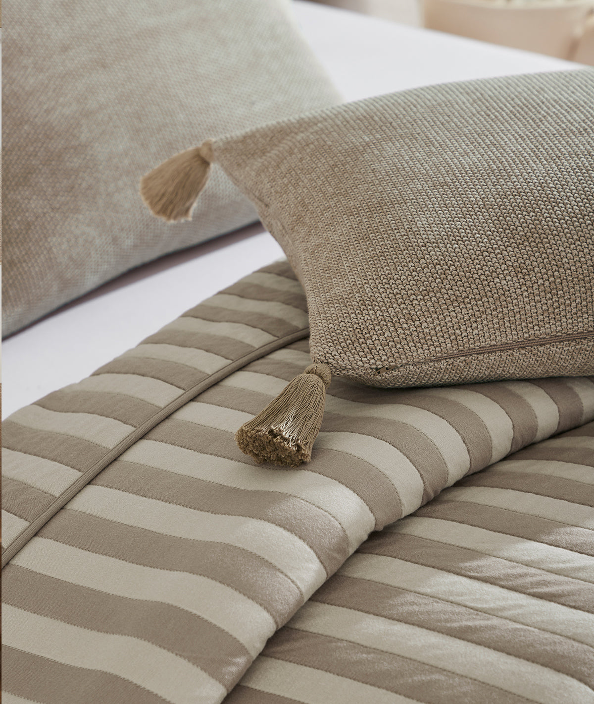 Highs & Lows Stone & Pale Whisper 100% Cotton Knitted With Polyester Filled King Size Bed Cover With 2 Pillow Covers (Set of 3Pcs)