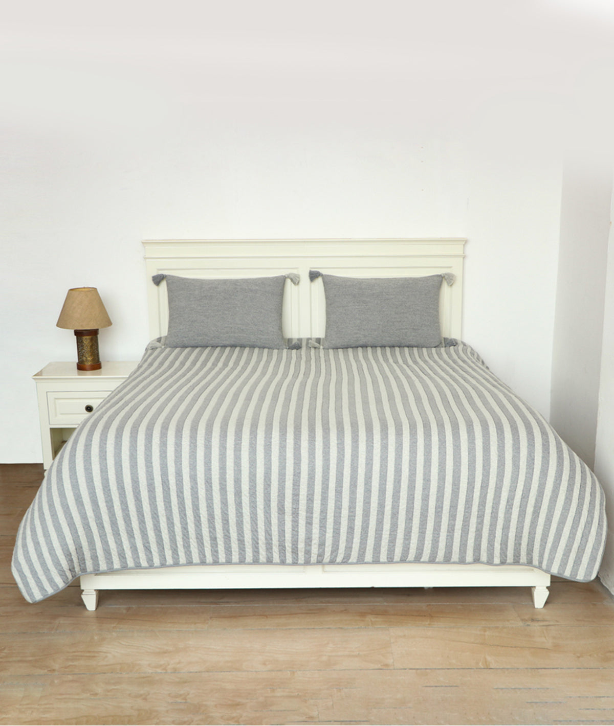 Highs & Lows Light Grey Melange & Vanila Grey Melange 100% Cotton Knitted With Polyester Filled King Size Bed Cover With 2 Pillow Covers (Set of 3Pcs)