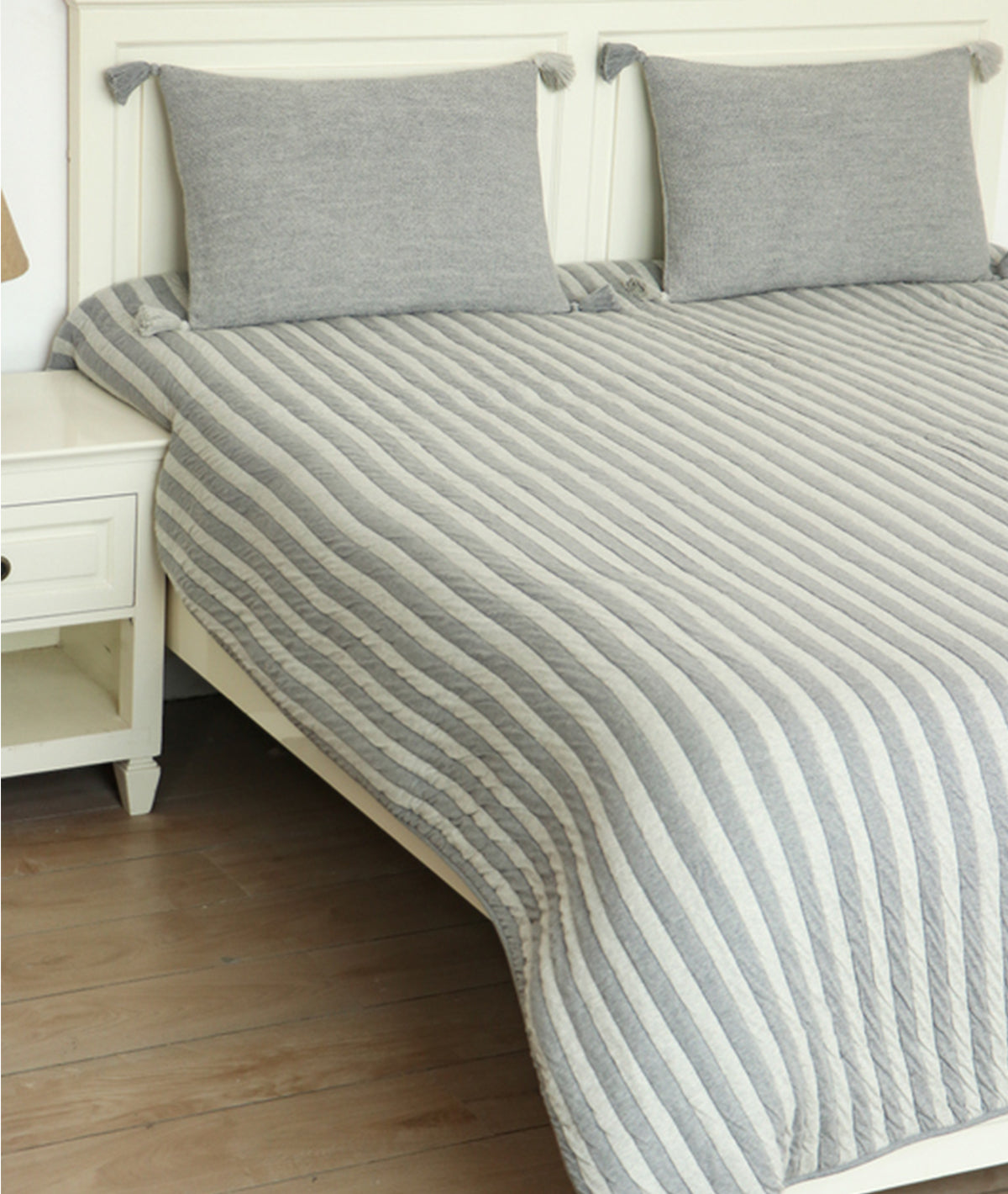 Highs & Lows Light Grey Melange & Vanila Grey Melange 100% Cotton Knitted With Polyester Filled King Size Bed Cover With 2 Pillow Covers (Set of 3Pcs)