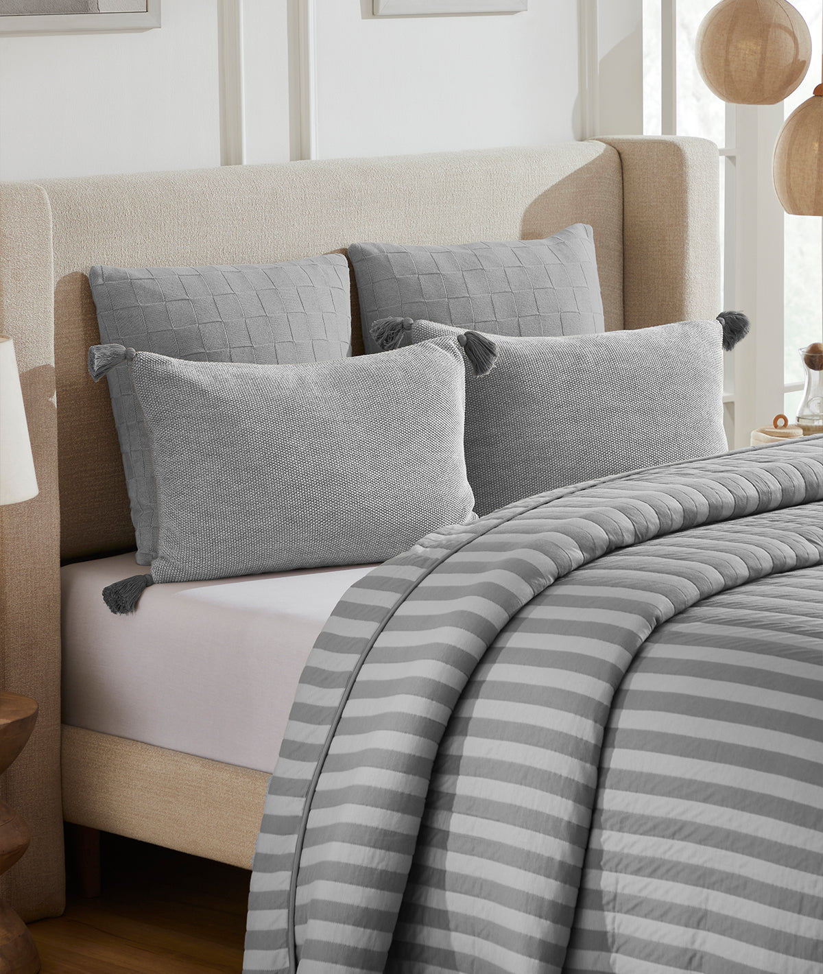 Highs & Lows Light Grey Melange & Vanila Grey Melange 100% Cotton Knitted With Polyester Filled King Size Bed Cover With 2 Pillow Covers (Set of 3Pcs)