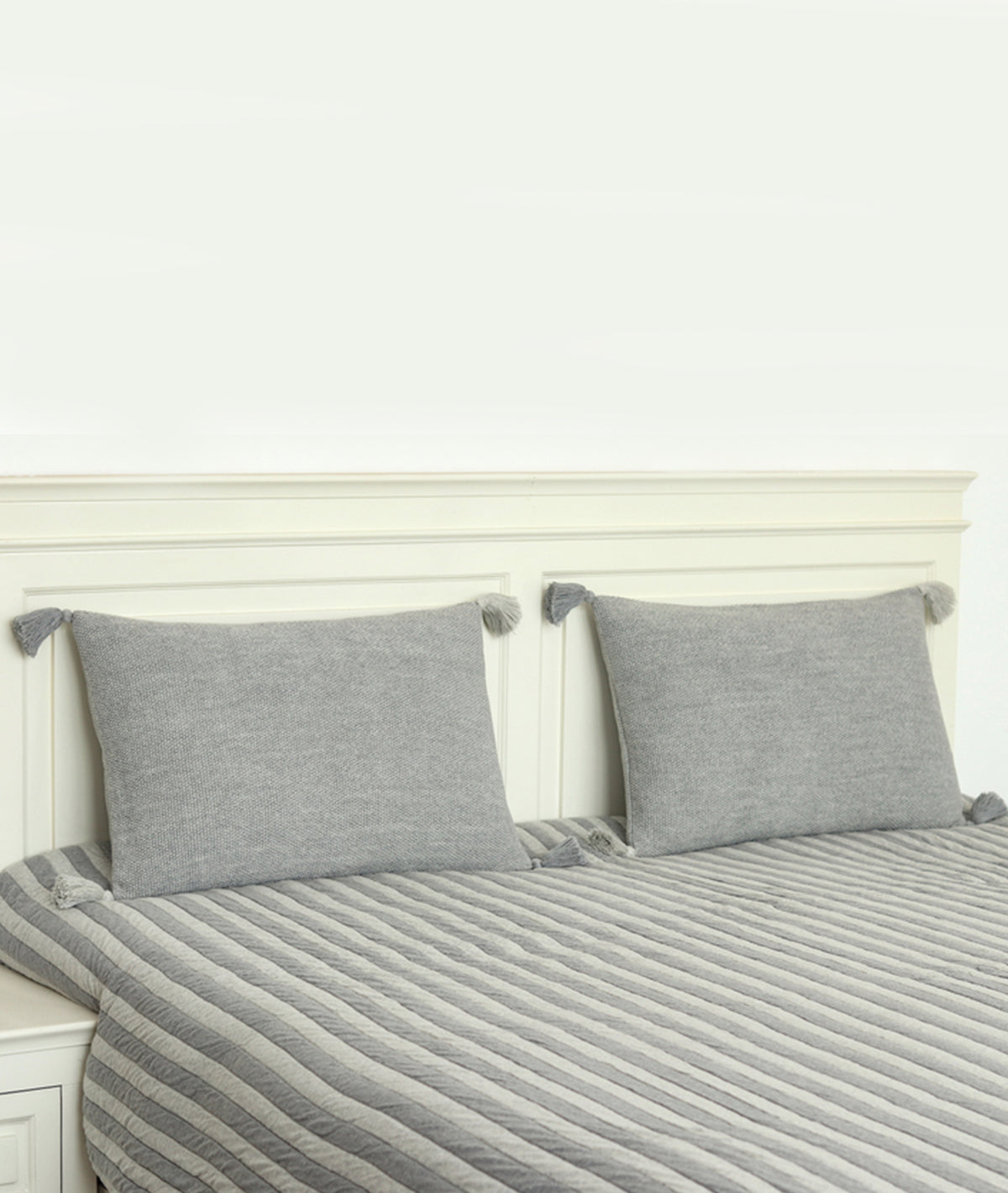 Highs & Lows Light Grey Melange & Vanila Grey Melange 100% Cotton Knitted With Polyester Filled King Size Bed Cover With 2 Pillow Covers (Set of 3Pcs)