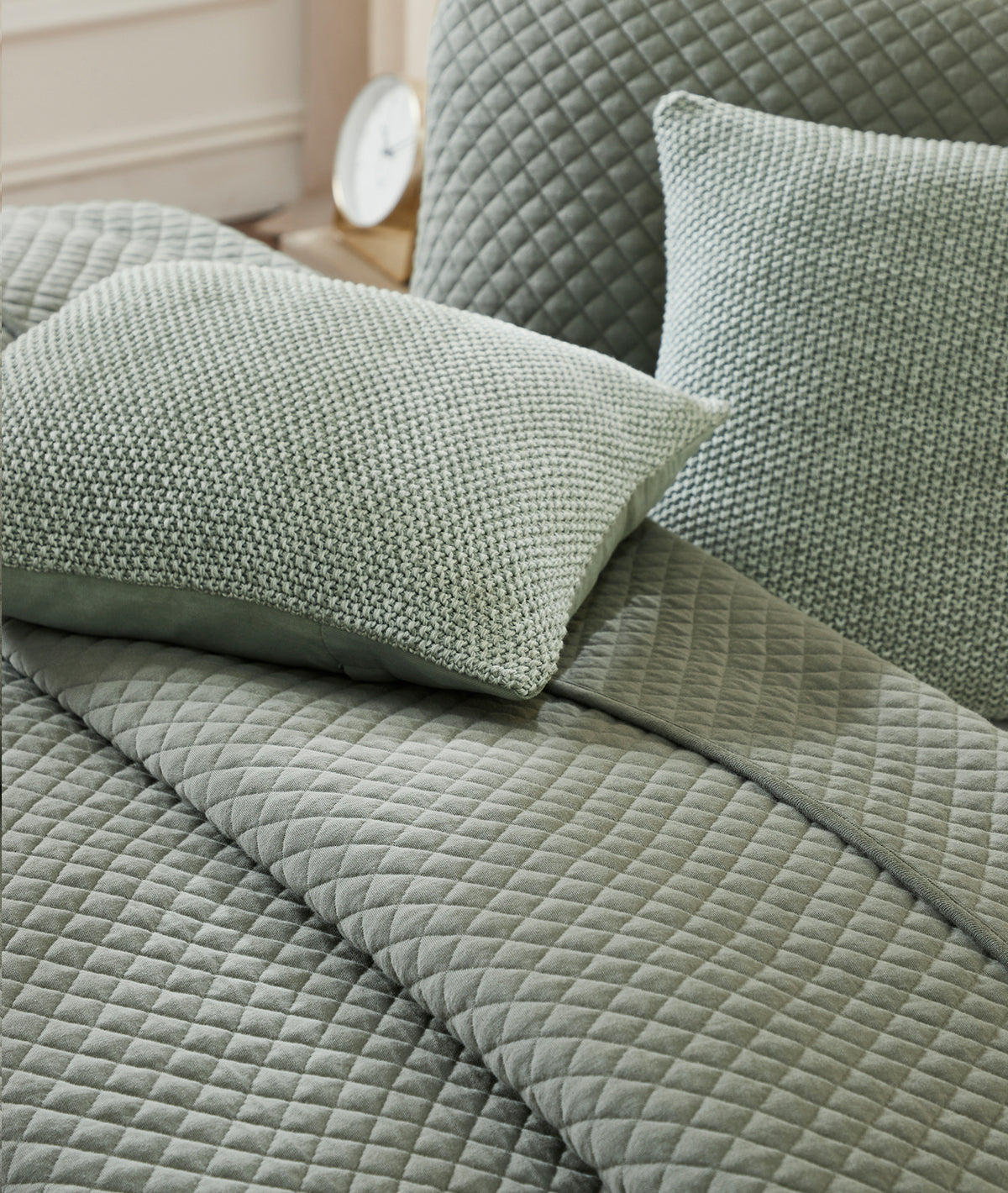 Vivian Fossil 100% Cotton Knitted With Polyester Filled King Size Bed Cover With 2 Pillow Covers And 3 Cushion Covers (Set Of 6)
