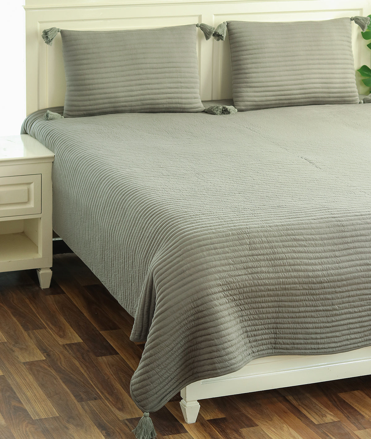 Waseme Medium Grey 100% Cotton Knitted With Polyester Filled King Size Bed Cover With 2 Pillow Covers (Set of 3Pcs)
