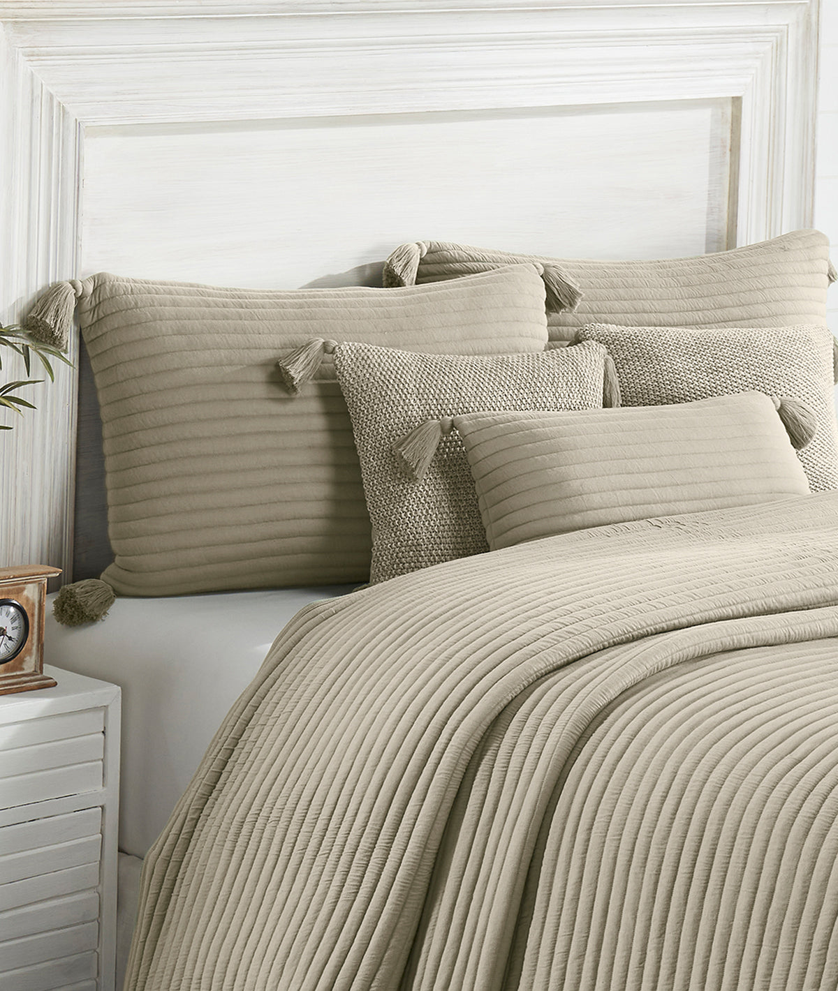 Waseme Pale Whisper Color 100% Cotton Knitted With Polyester Filled King Size Bed Cover With 2 Pillow Covers And 3 Cushion Covers (Set Of 6)