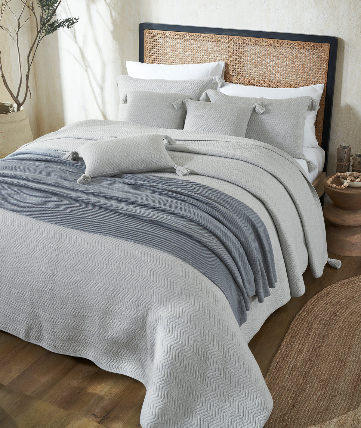 Zig Zag Vanilla Grey Melange 100% Cotton Knitted King Size Bed Cover with 2 Pillow Cover & 3 Cushion Cover Set (Set of 6 pcs)