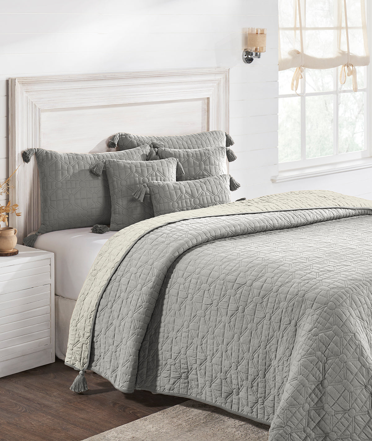 Diamond Linked Vanilla Grey Melange & Natural 100% Cotton Knitted With Polyester Filled King Size Bed Cover With 2 Pillow Covers and 3 Cushion Covers (Set Of 6)