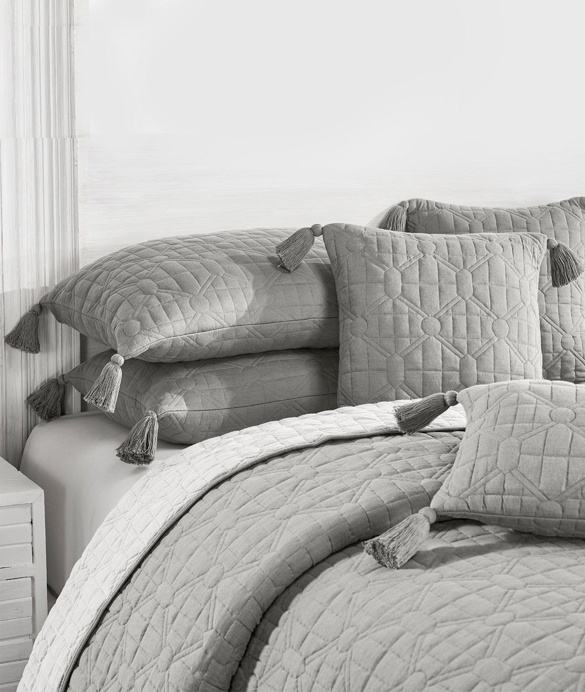 Diamond Linked Vanilla Grey Melange & Natural 100% Cotton Knitted With Polyester Filled King Size Bed Cover With 2 Pillow Covers and 3 Cushion Covers (Set Of 6)