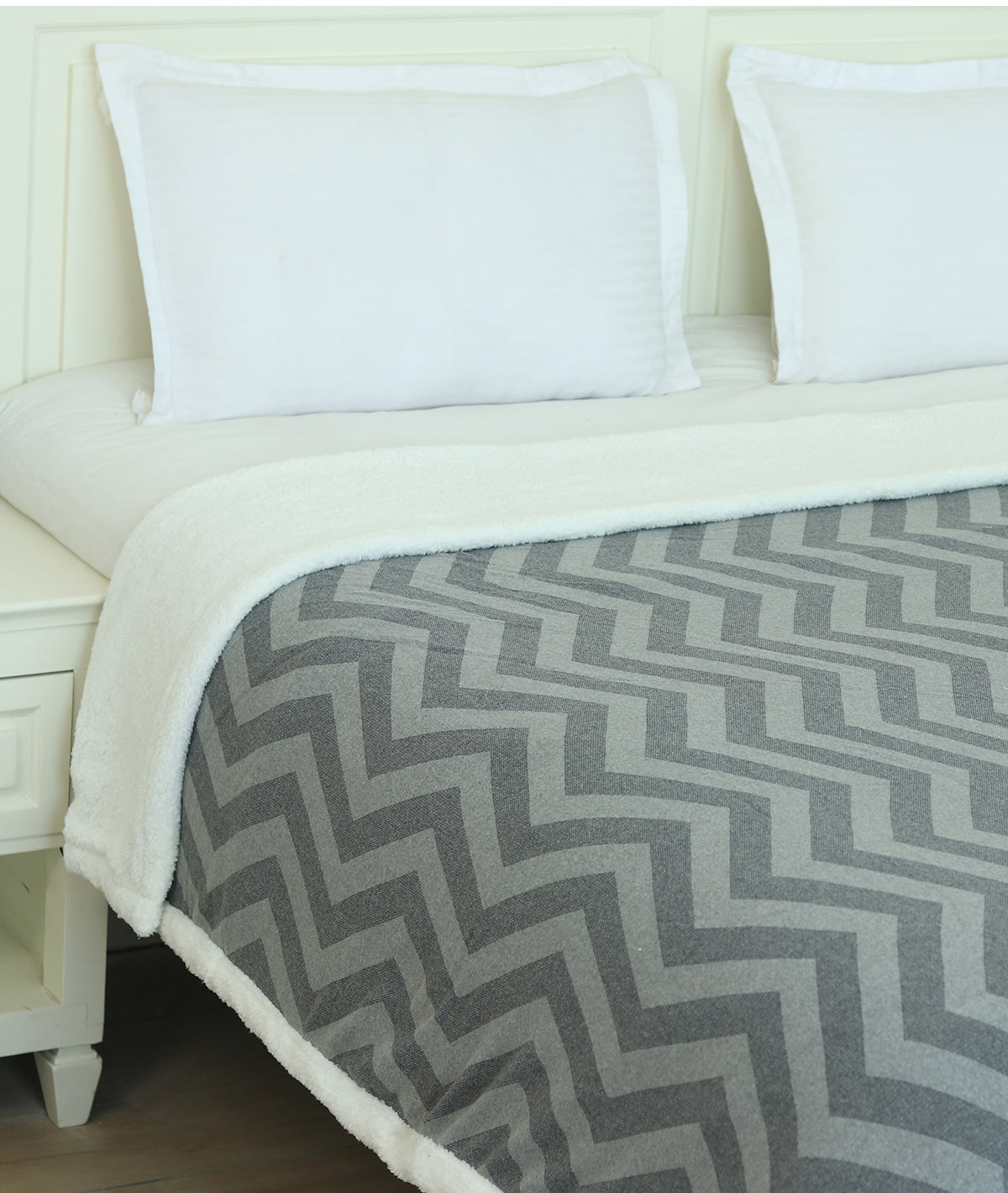 Chevron Double Bed Warm Blanket With Cotton Knitted Front And Sherpa Fabric Back (Light Grey & Dark Grey Melange)