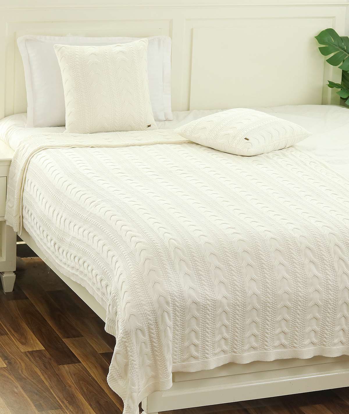 buy online single bed blanket with cushion covers set