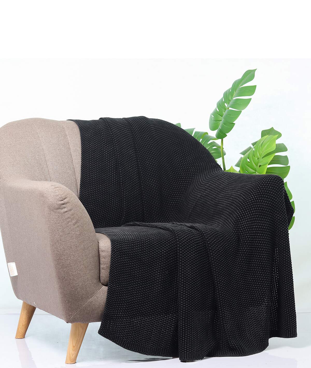 Knitted Purl Black Color Cotton Knitted Throw/Blanket For Round The Year Use